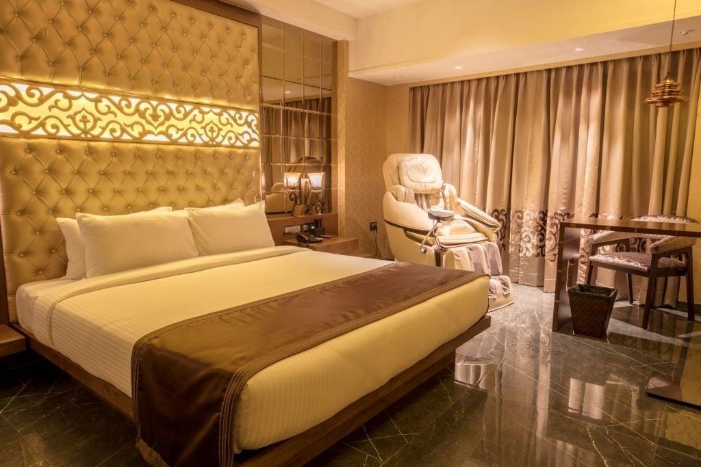 Hotel Peninsula Redpine Mumbai Exterior foto
