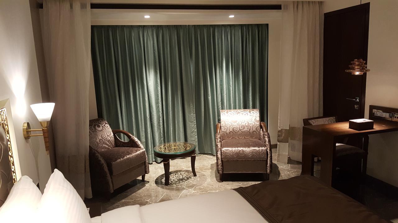 Hotel Peninsula Redpine Mumbai Exterior foto