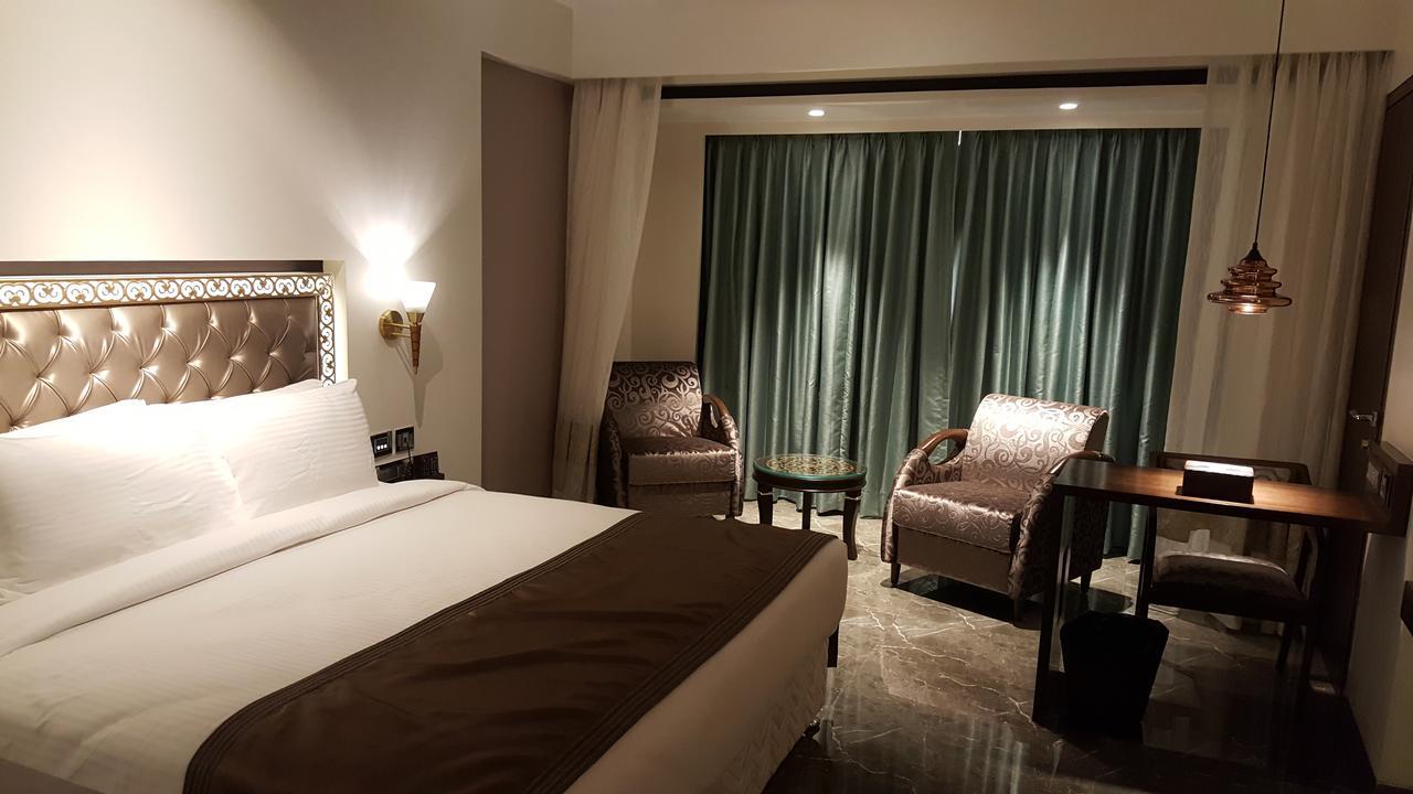 Hotel Peninsula Redpine Mumbai Exterior foto