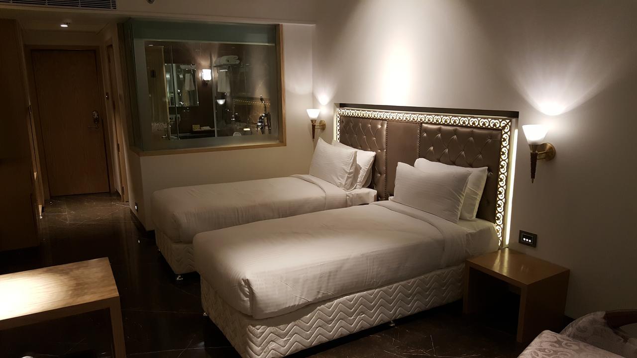 Hotel Peninsula Redpine Mumbai Exterior foto