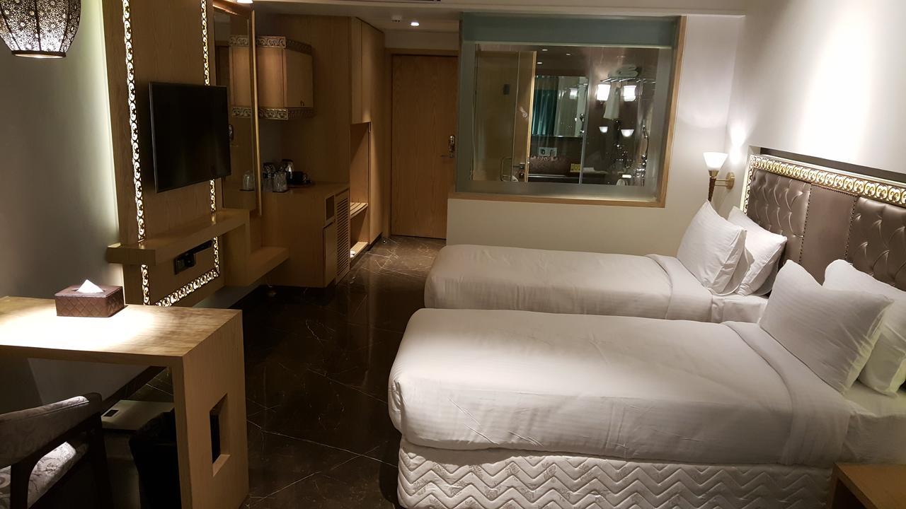 Hotel Peninsula Redpine Mumbai Exterior foto