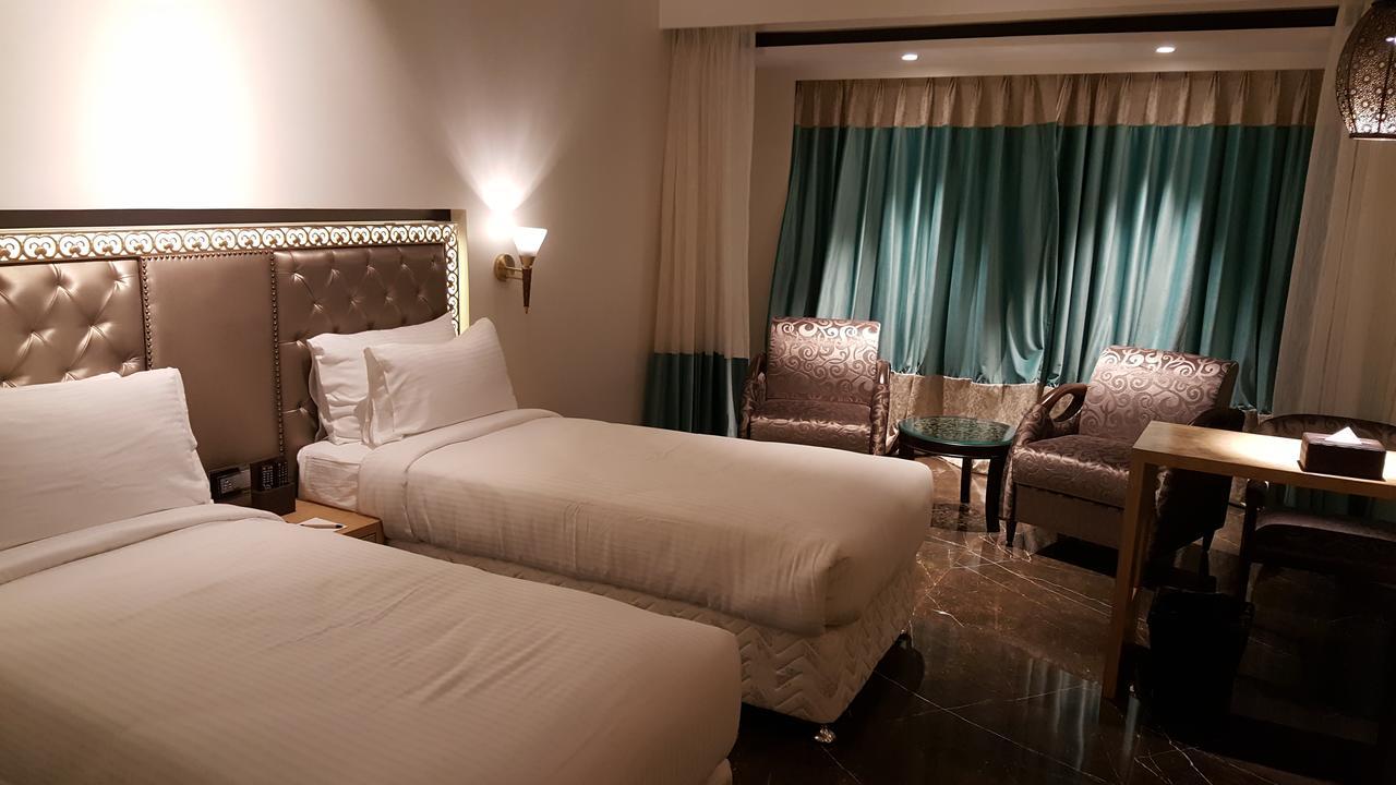 Hotel Peninsula Redpine Mumbai Exterior foto